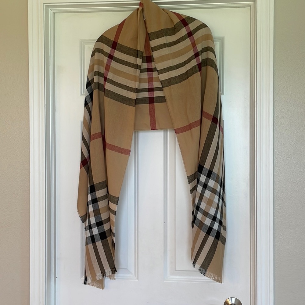 Fraas Lightweight Plaid Scarf